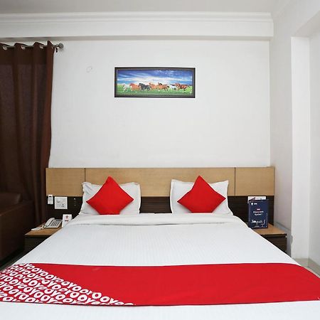 Cyber Inn Гургаон Екстериор снимка
