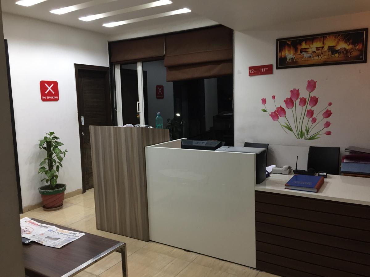 Cyber Inn Гургаон Екстериор снимка
