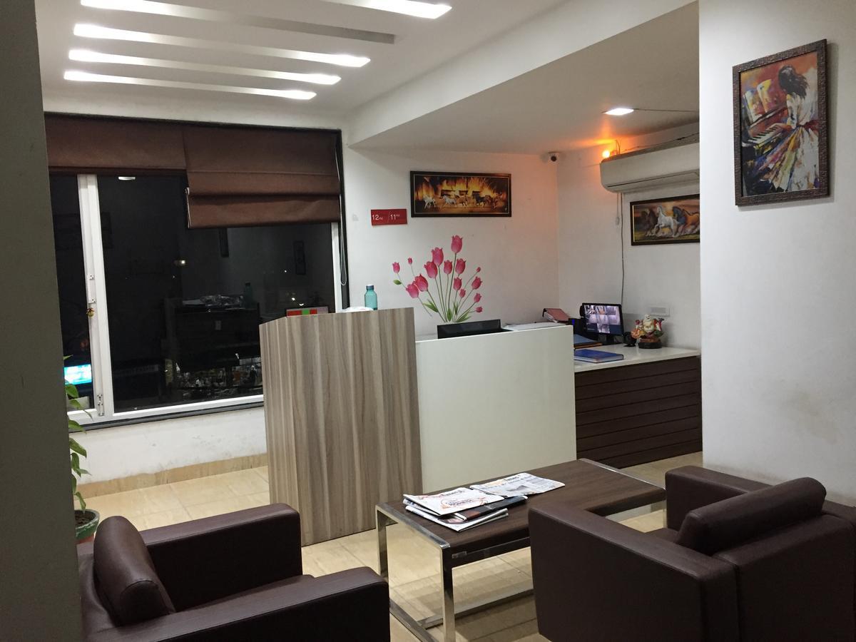 Cyber Inn Гургаон Екстериор снимка