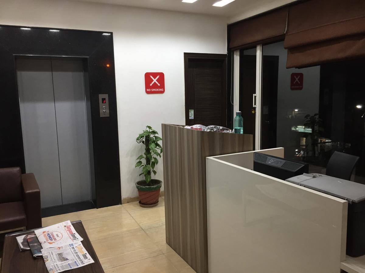 Cyber Inn Гургаон Екстериор снимка